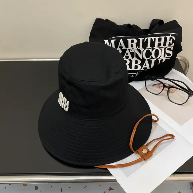 Sombrero de cubo negro con logo bordado y ala ancha 5