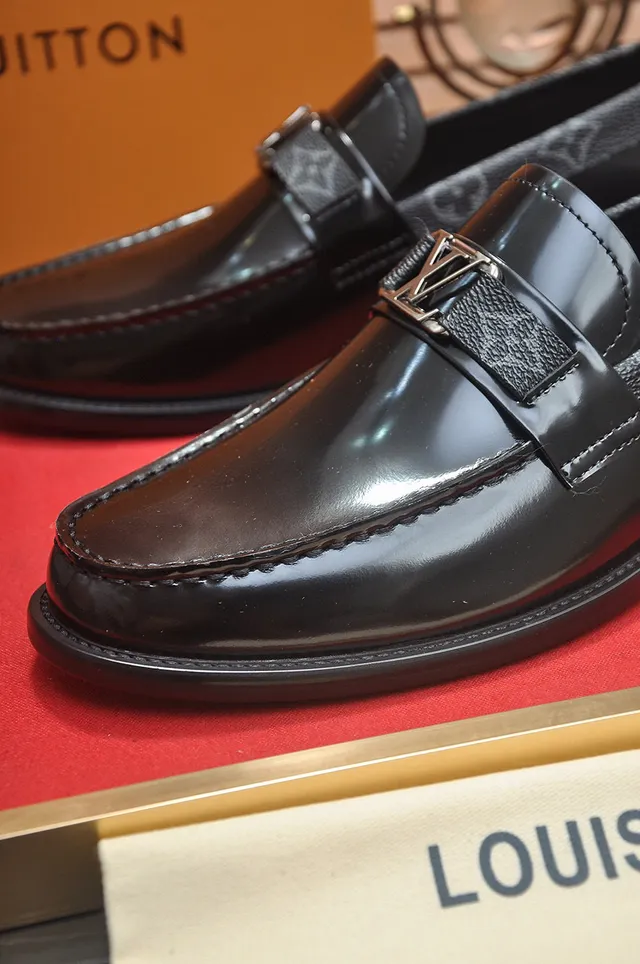 Black Glossy Patent Leather Textured Contrast Strap Loafer 3