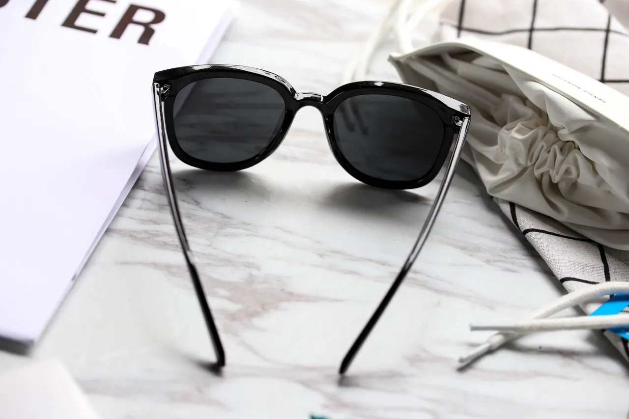 Black Glossy Shield-Style Sunglasses 5