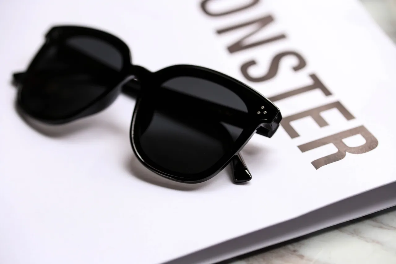 Black Glossy Shield-Style Sunglasses 7