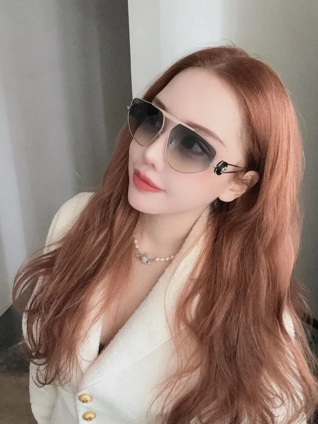 Black Gold Shield-Shaped Thin Metal Frame Sunglasses 3