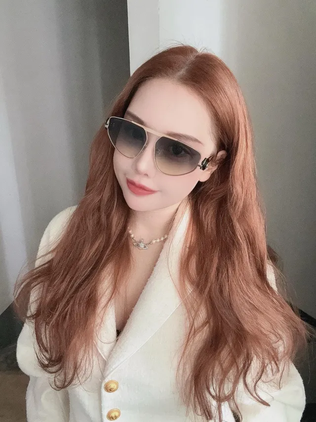 Black Gold Shield-Shaped Thin Metal Frame Sunglasses 4