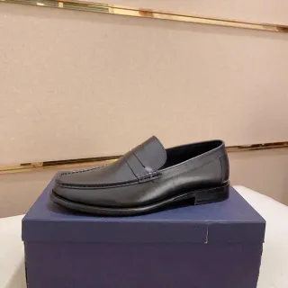 حذاء ليفر أسود Penny Moc-Toe مع خياطة