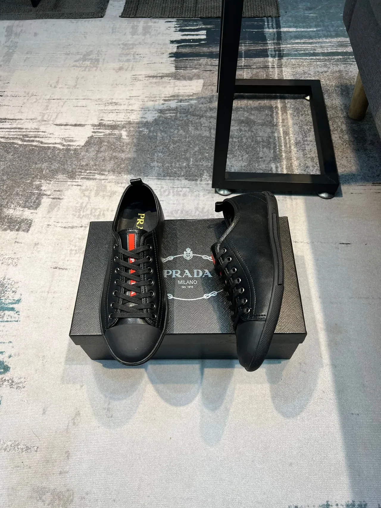 Black Red Low-Top Leather-Like Upper Sneakers 4