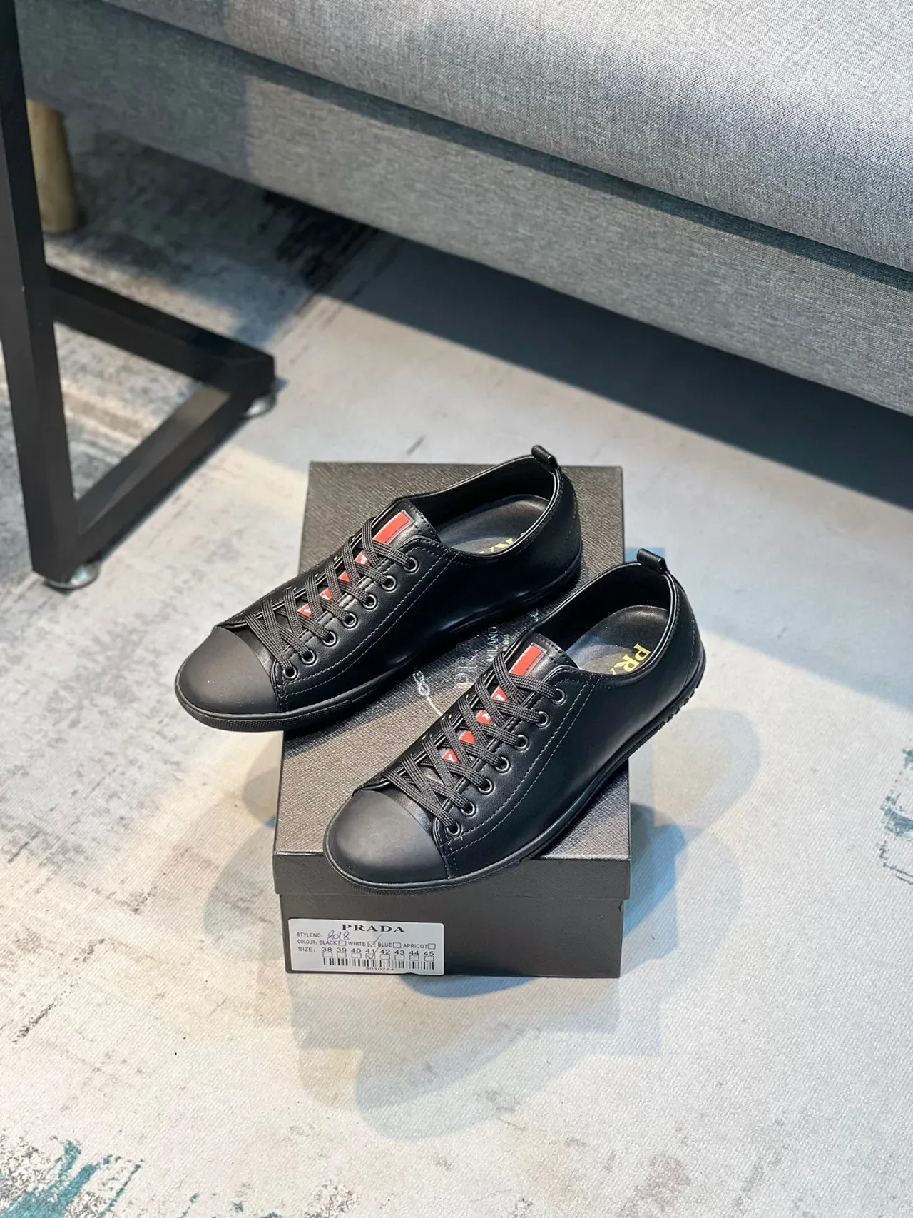 Black Red Low-Top Leather-Like Upper Sneakers 8