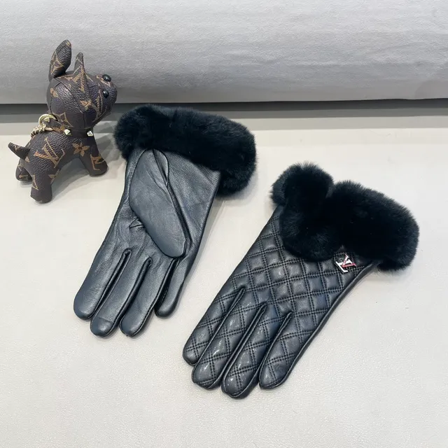 Gants en cuir noir et rouge matelassés avec ourlet de fourrure 5