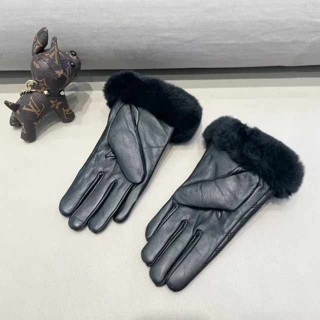 Gants en cuir noir et rouge matelassés avec ourlet de fourrure 7