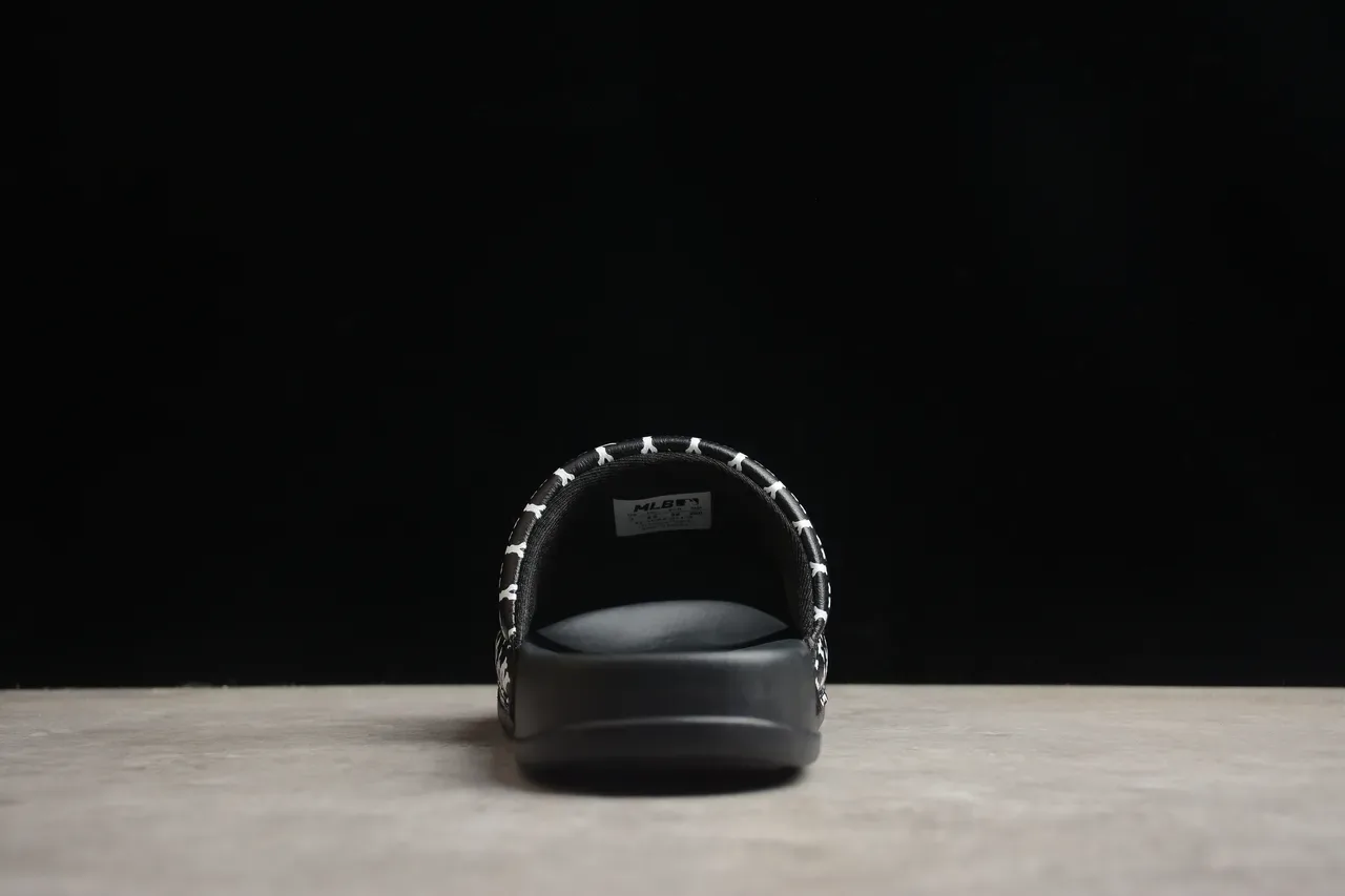 Zapatillas de Casa Negro Blanco Suela de Goma con Tirante Monogramado 9