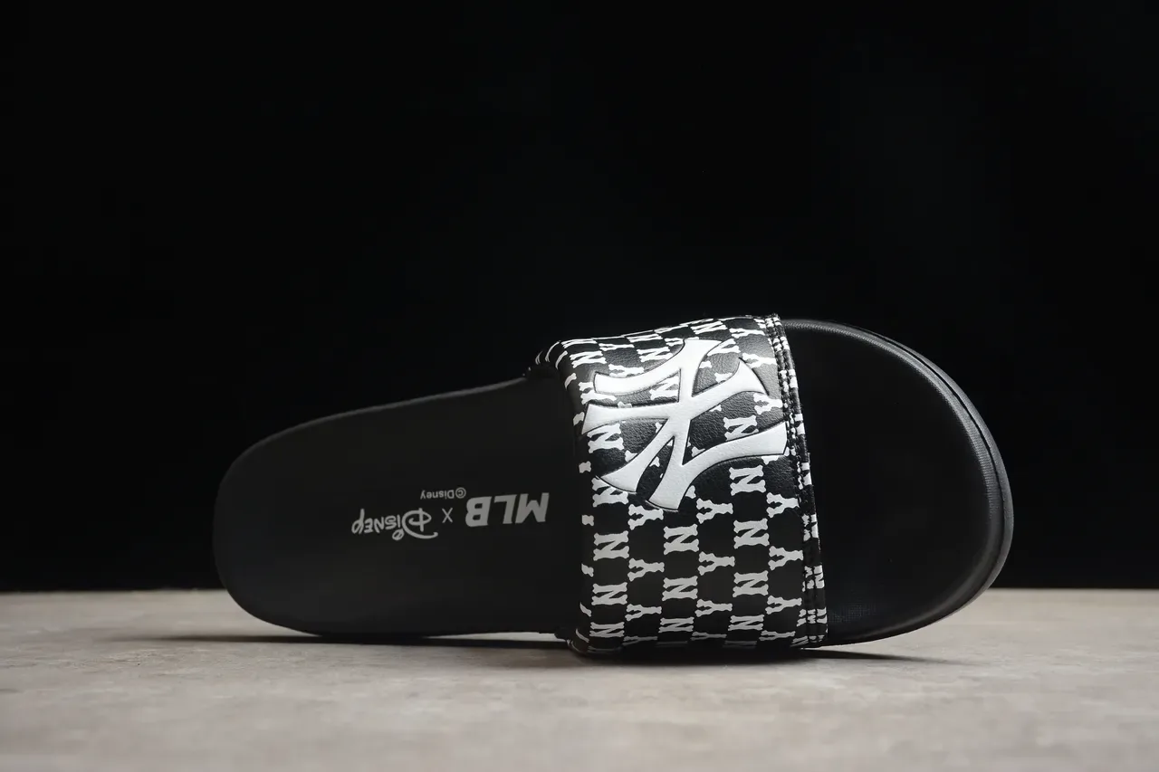Zapatillas de Casa Negro Blanco Suela de Goma con Tirante Monogramado 11