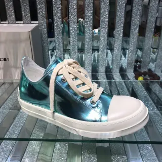 Zapatillas plataforma con suela azul beige metálico iridiscente superior