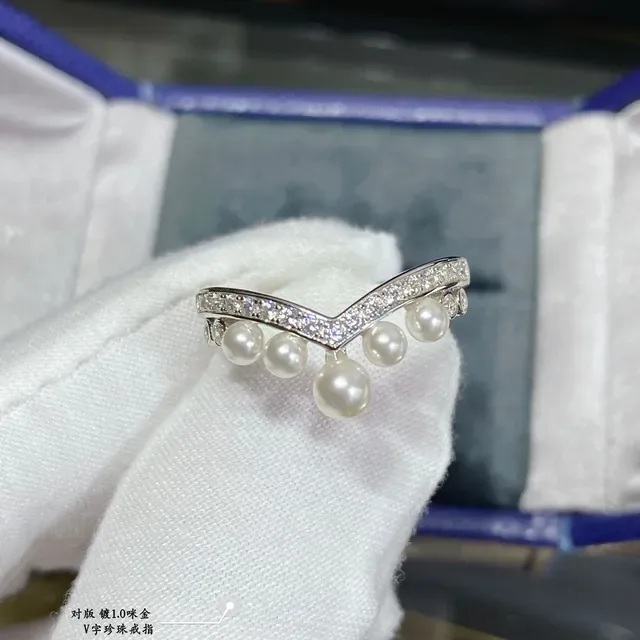 CHAUMET V-Shaped Diamond and Pearl Drop Ring 3