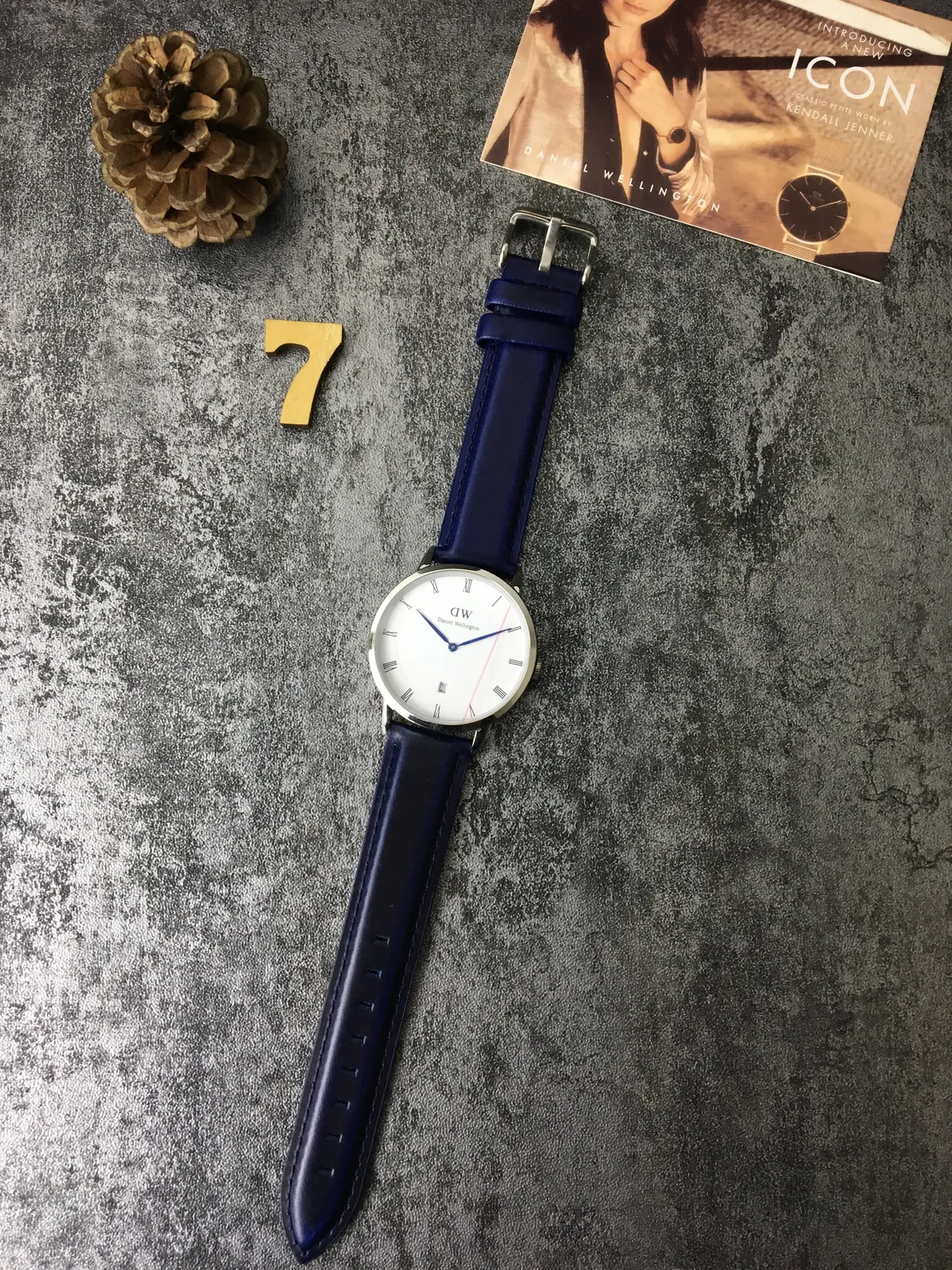 Daniel Wellington 经典蓝白极简薄壳石英手表 5