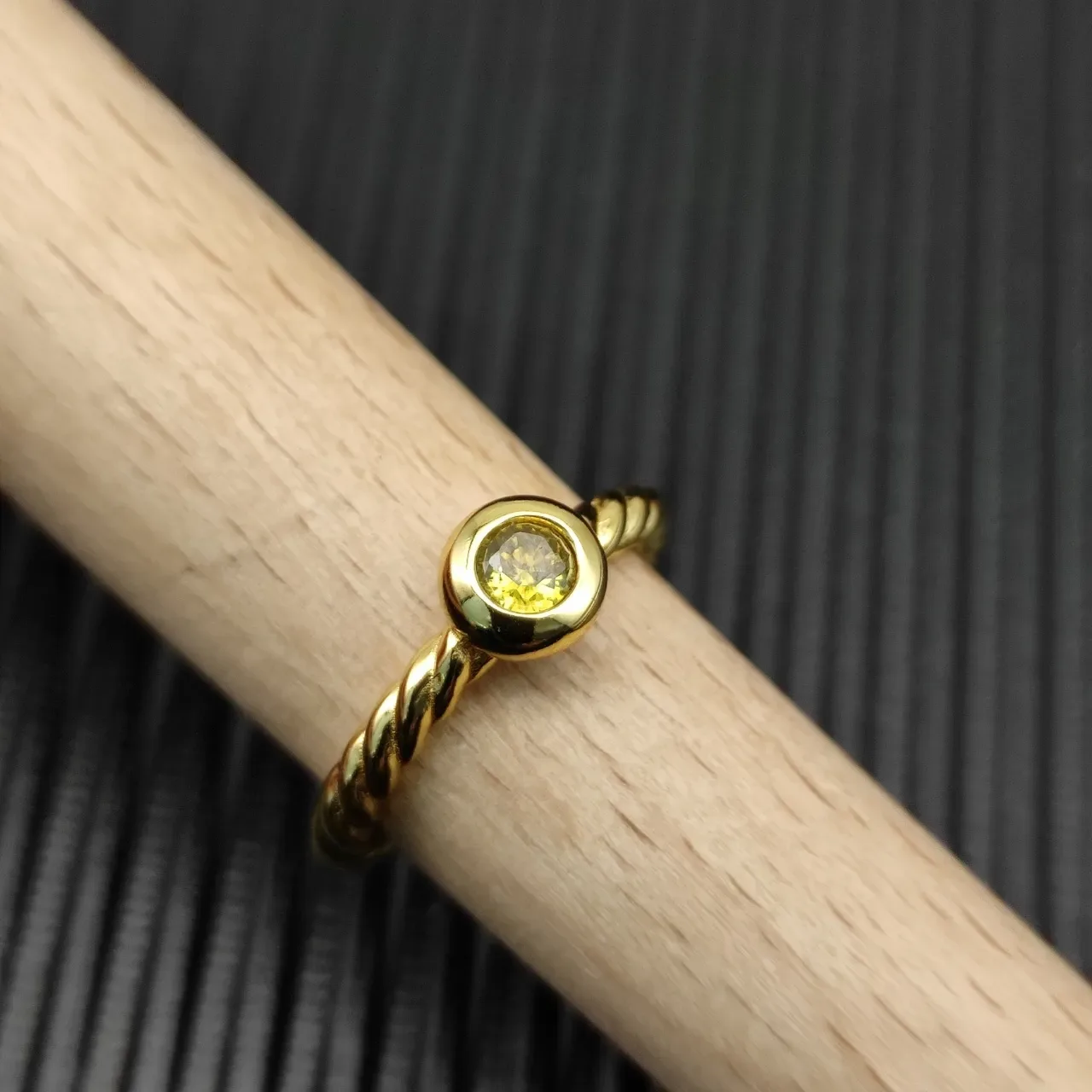 David Yurman Cable Collectibles Gold Yellow Twisted Band Single Bezel-Set Gemstone Ring 6
