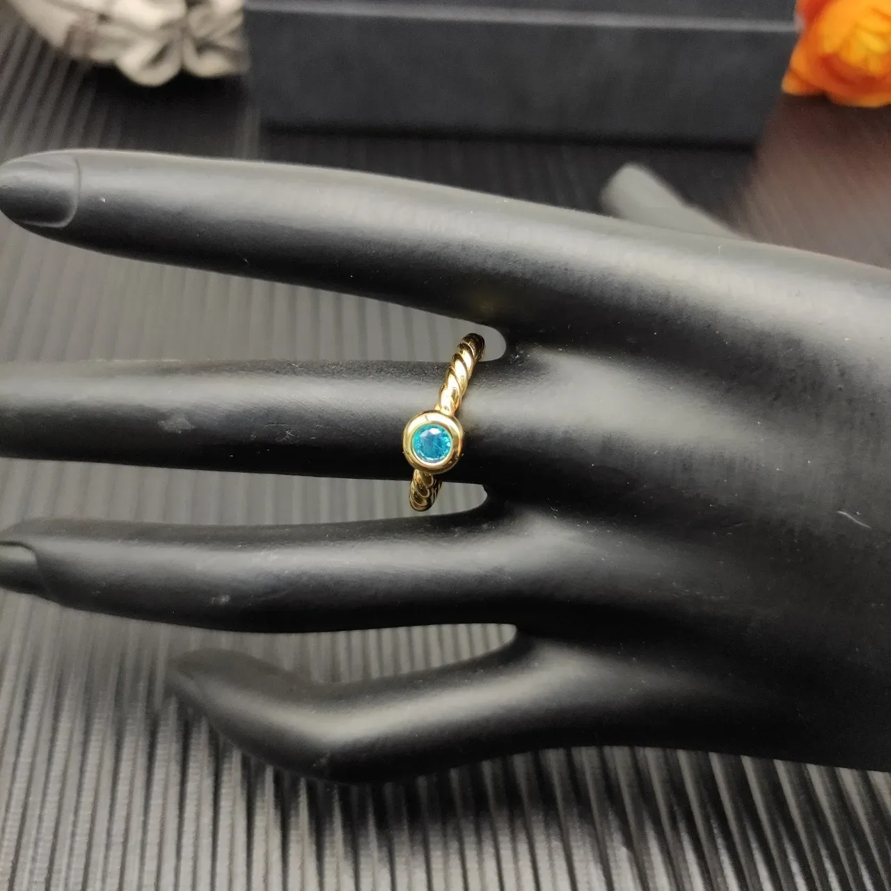 David Yurman Cable Collection Anel com faixa torcida azul dourada com pedras cabochon 4