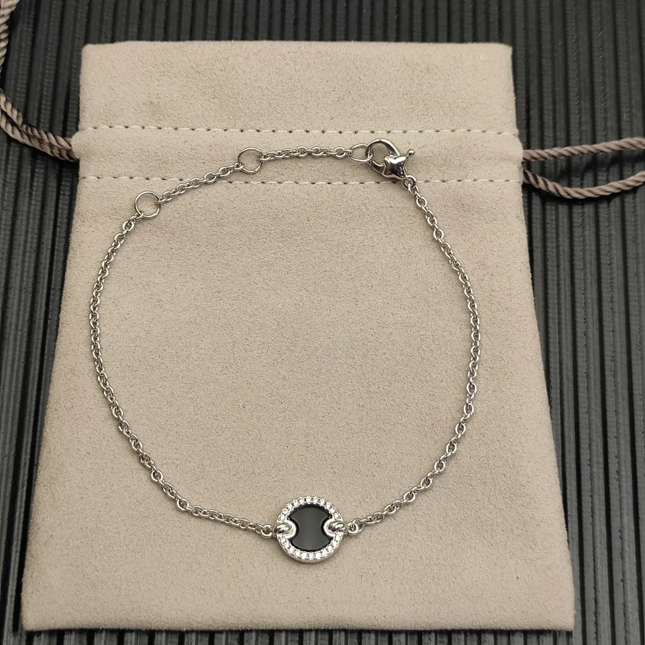 David Yurman Bracelet à Pierre Noire Circulaire et Halo de Diamants Pavé 9