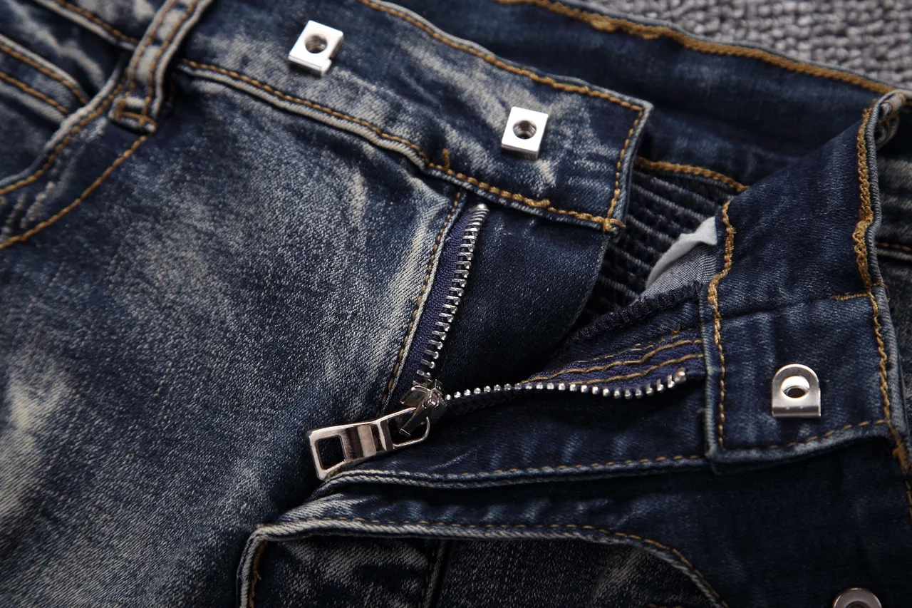 Short de denim distressed biker-panelled com zíper 5