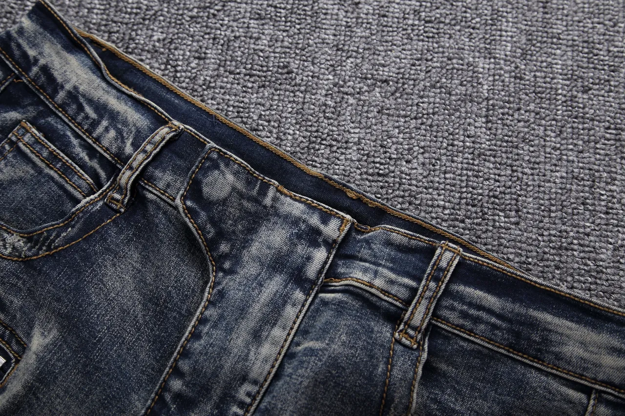 Short de denim distressed biker-panelled com zíper 6
