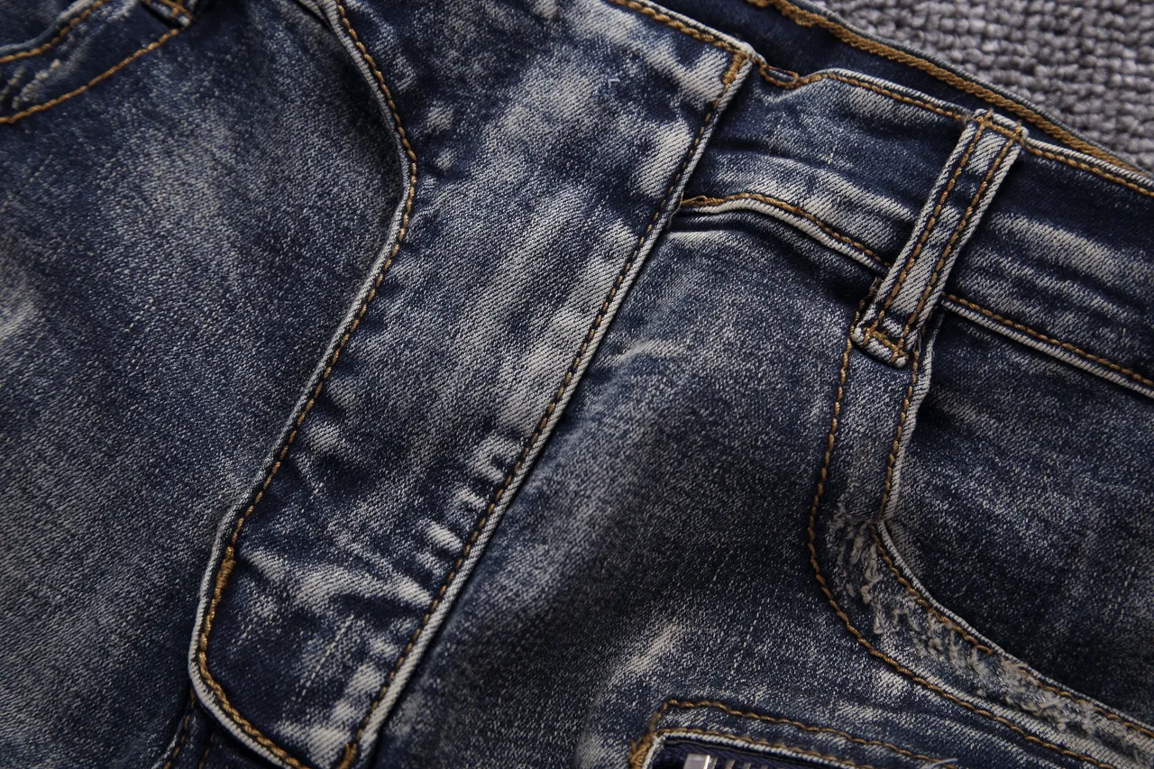 Short de denim distressed biker-panelled com zíper 7