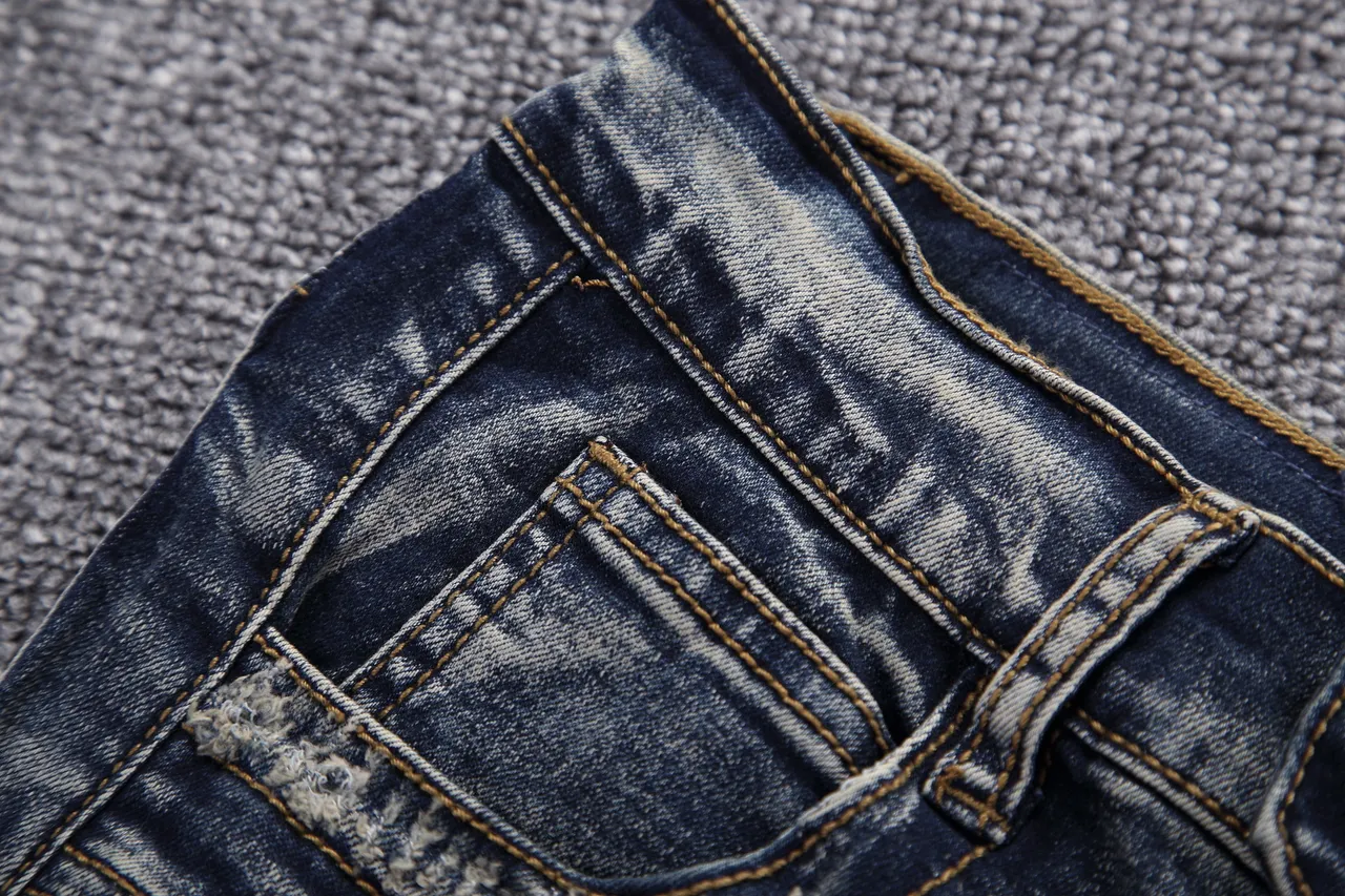 Short de denim distressed biker-panelled com zíper 8