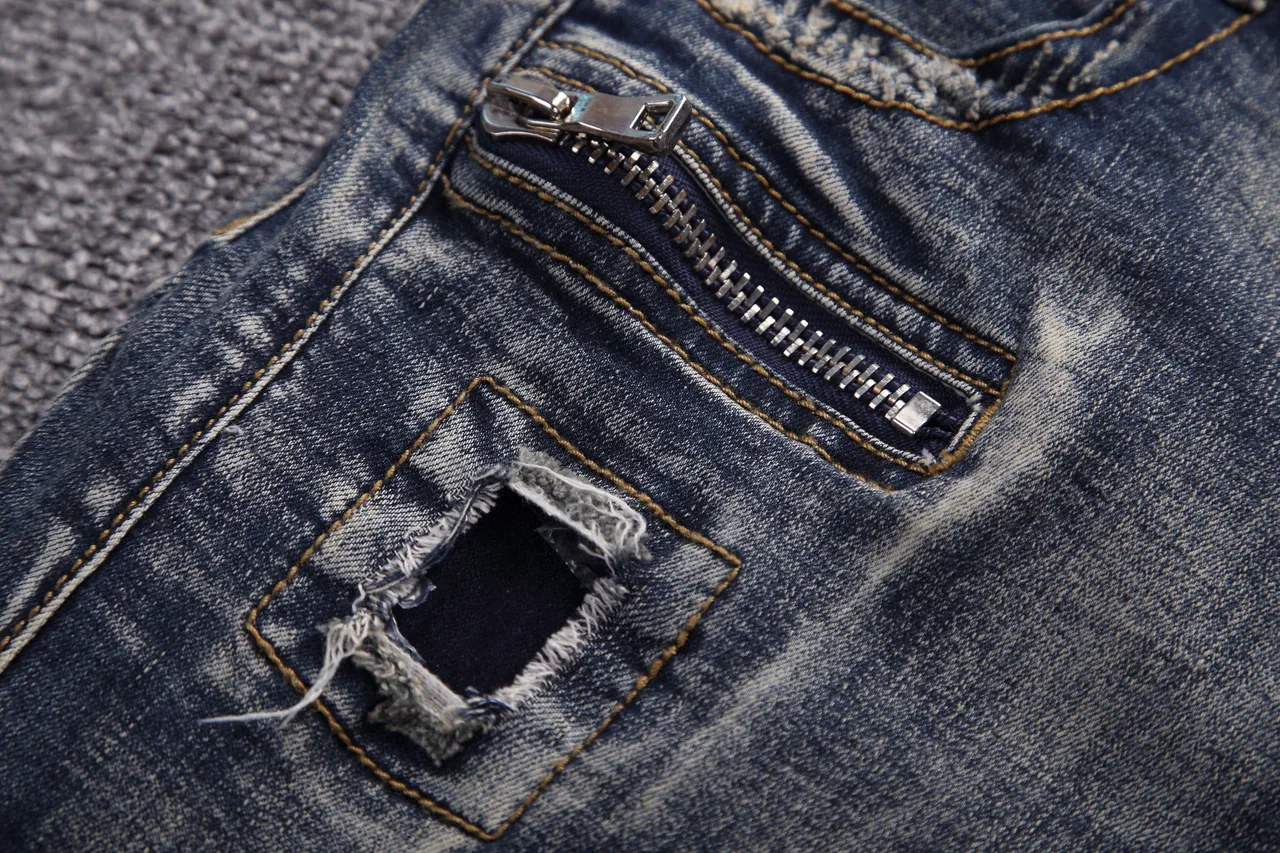 Short de denim distressed biker-panelled com zíper 9
