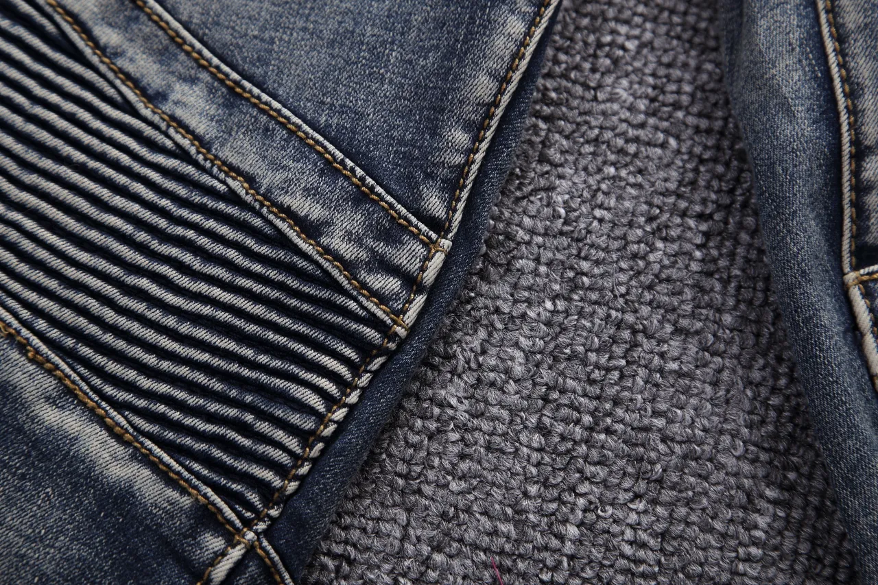 Short de denim distressed biker-panelled com zíper 13