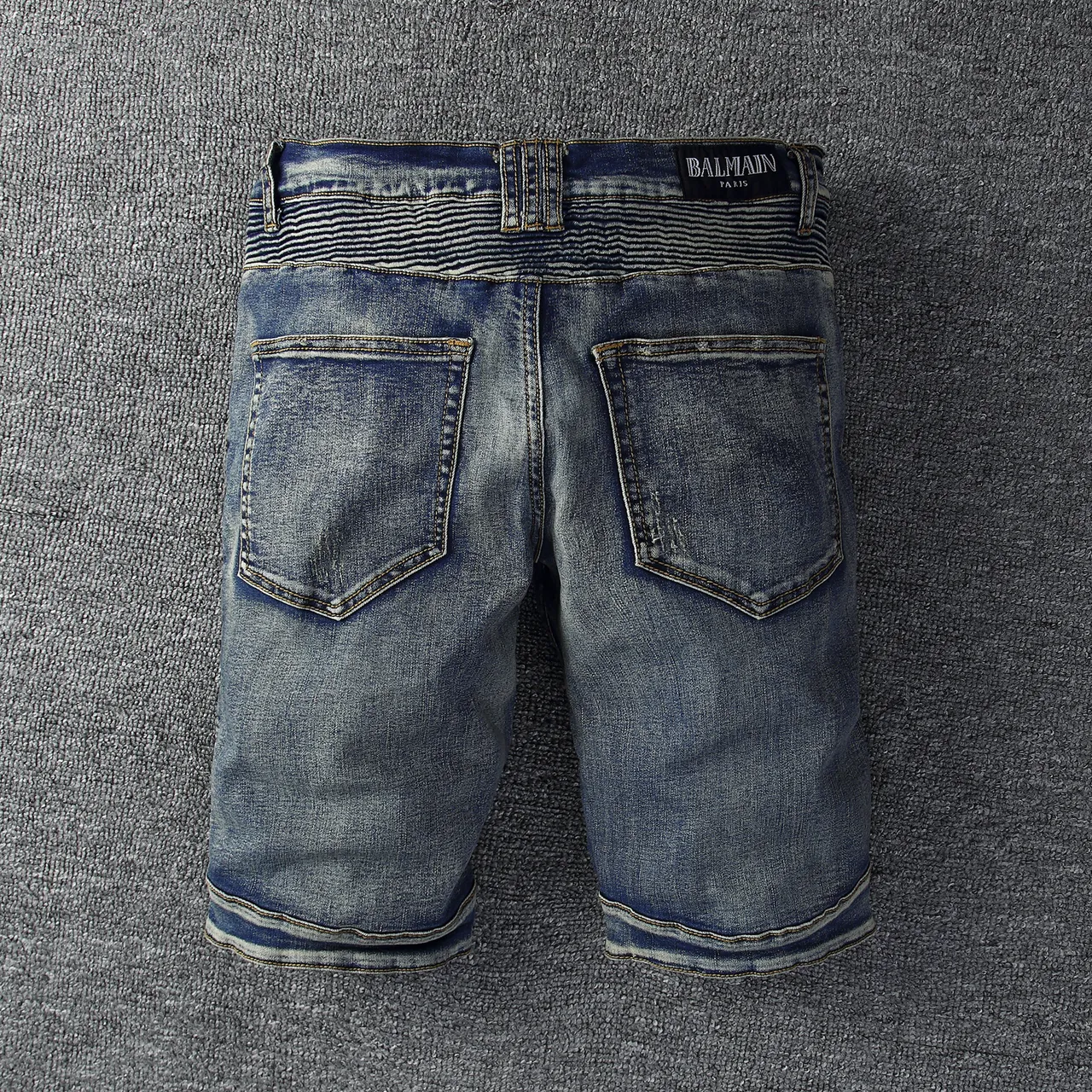 Short de denim distressed biker-panelled com zíper 16