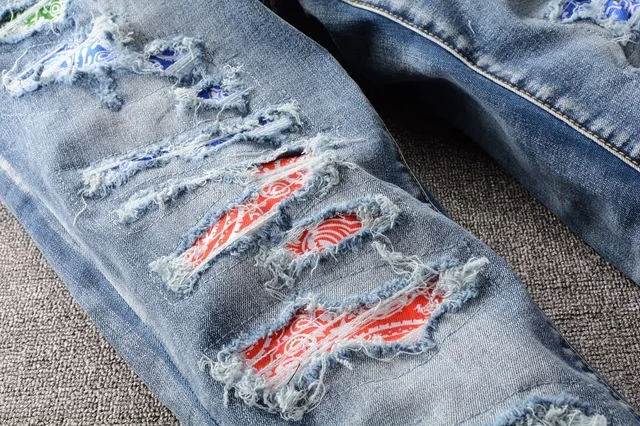 distressed patchwork bleu lavé moyen slim-fit jeans 11