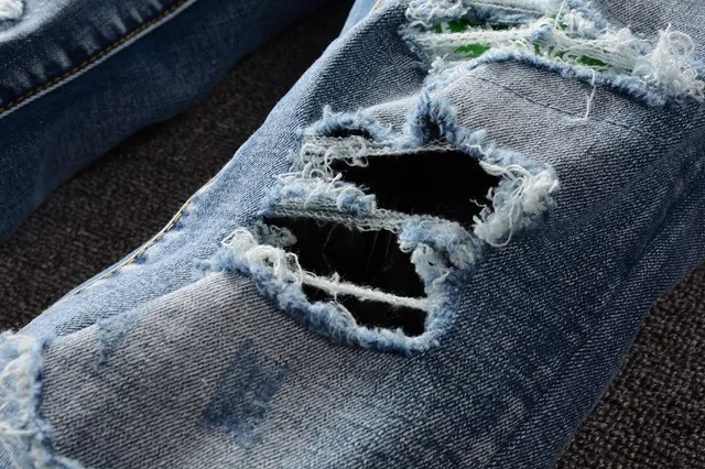 distressed patchwork bleu lavé moyen slim-fit jeans 12