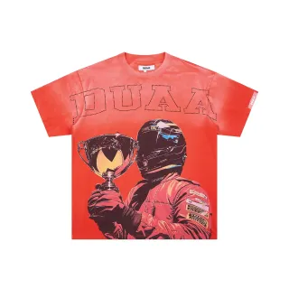 Camiseta DUAA naranja-roja con estampado gráfico de trofeo de carreras