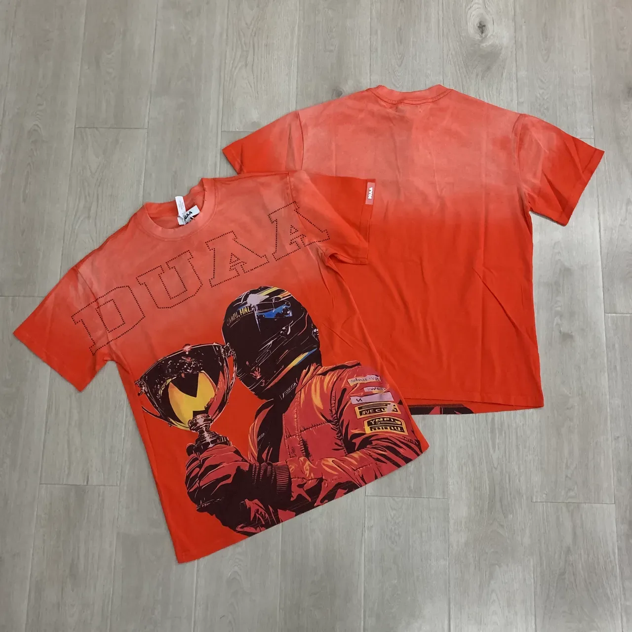 Camiseta DUAA laranja-vermelha com estampa gráfica de troféu de corrida 4