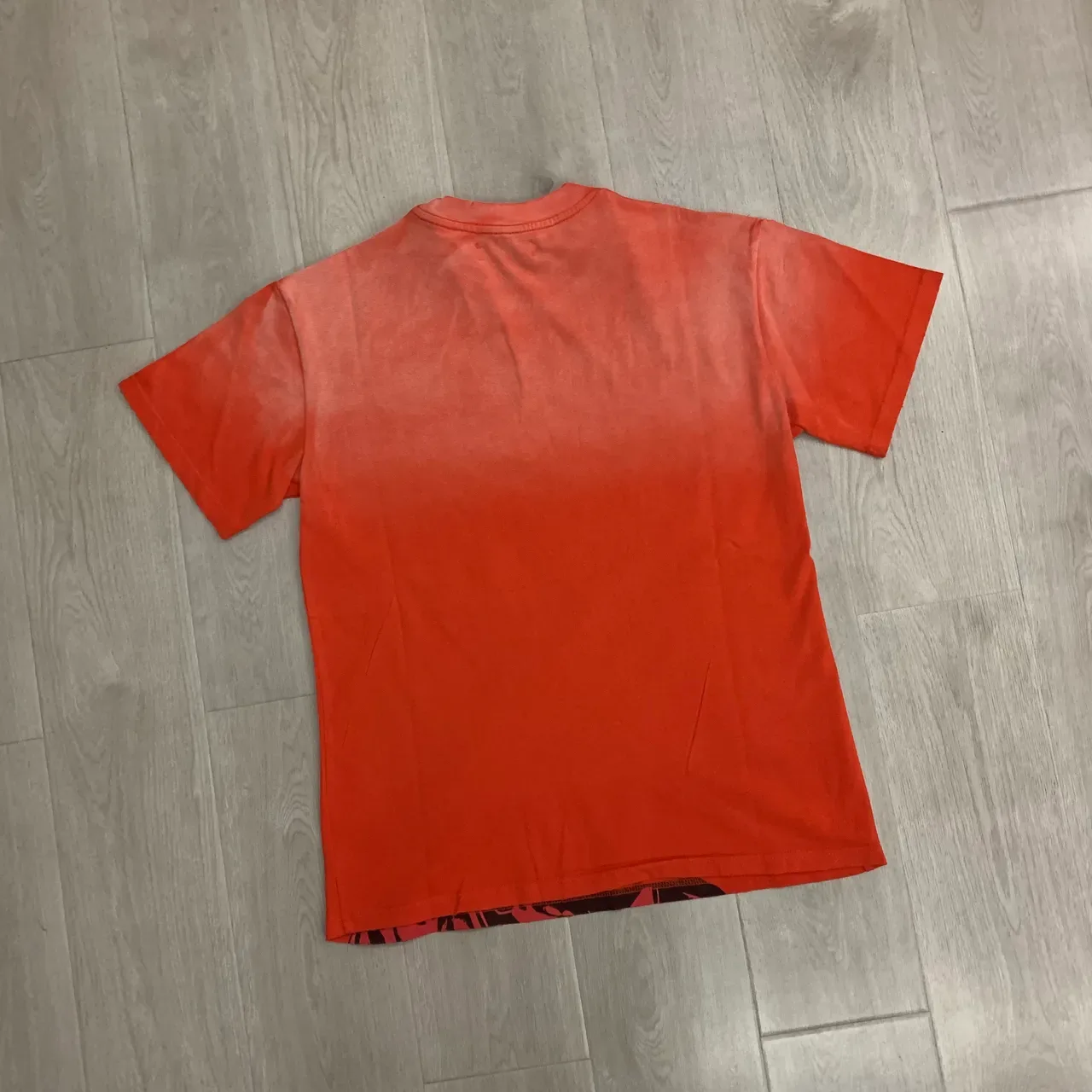 Camiseta DUAA laranja-vermelha com estampa gráfica de troféu de corrida 6