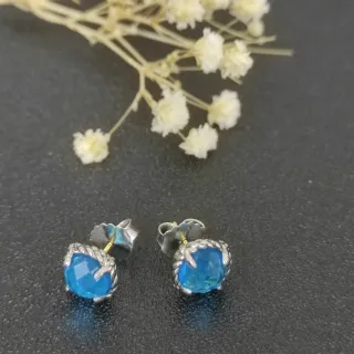 Brincos Stud Pedra Azul Facetada Borda de Corda