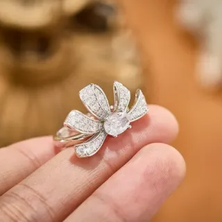 花卉蝴蝶结 帕维镶嵌 椭圆宝石 戒指