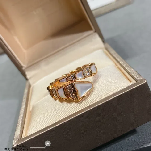 Bague géométrique en nacre et pavé 2