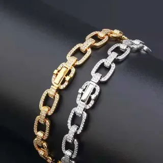 Pulseras de eslabones gruesos de tono oro y plata con pavé