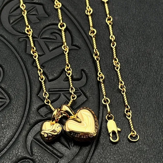 Colar com pingante de coração dourado preto 5