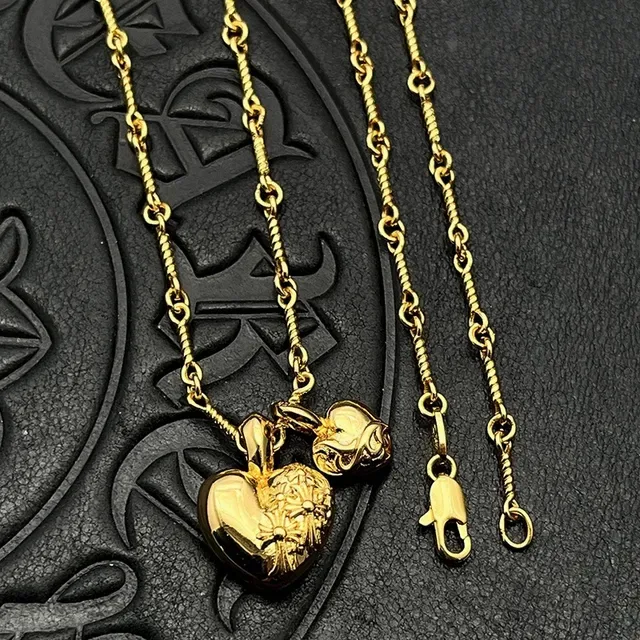 Colar com pingante de coração dourado preto 6