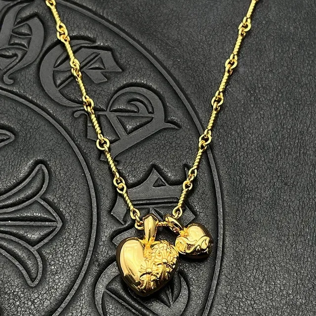 Colar com pingante de coração dourado preto 8