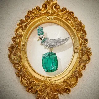 Gold Green Bird-Shaped Emerald-and-Diamond Brooch