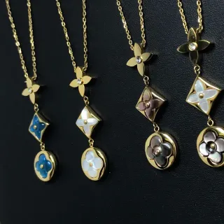 Collier Chaîne Or Multicolore à Trois Niveaux avec Pendentif Floral
