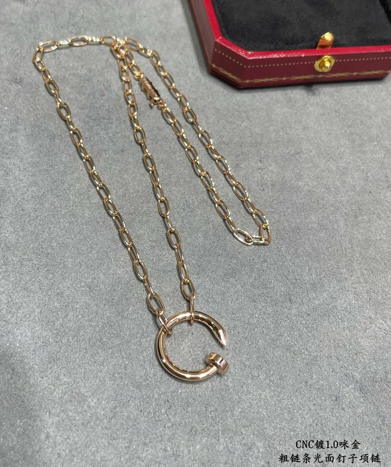Gold Oval-Link Chain Circular Clasp-Style Pendant Necklace 4