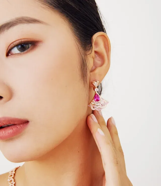 Boucles d'oreilles en or rose en forme d'éventail ajouré avec gemmes en taille poire 8