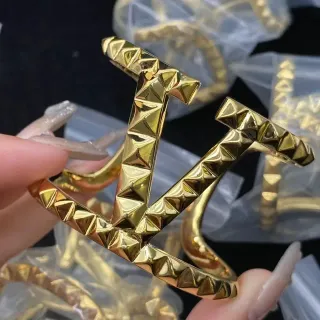 金色金字塔形饰钉字母印章开放框架戒指