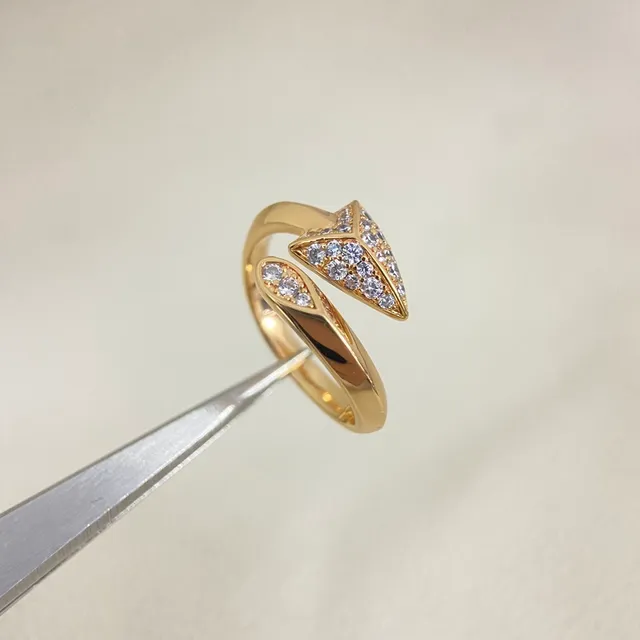 Gold Silver Arrowhead-Shaped Pavé-Set Ring 2