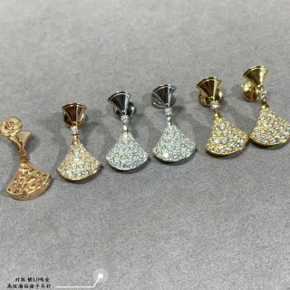 Aretes de oro y plata en forma de abanico con pavé
