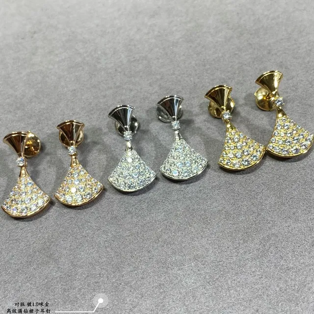 Aretes de oro y plata en forma de abanico con pavé 2