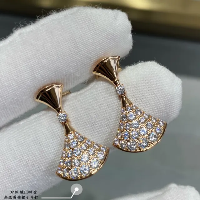 Aretes de oro y plata en forma de abanico con pavé 5