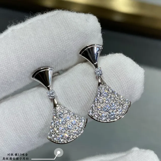 Aretes de oro y plata en forma de abanico con pavé 7