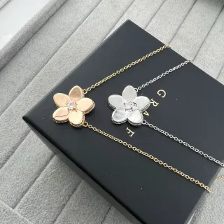 Collier Pendentif Fleur en Or et Argent avec Bordes Pavé