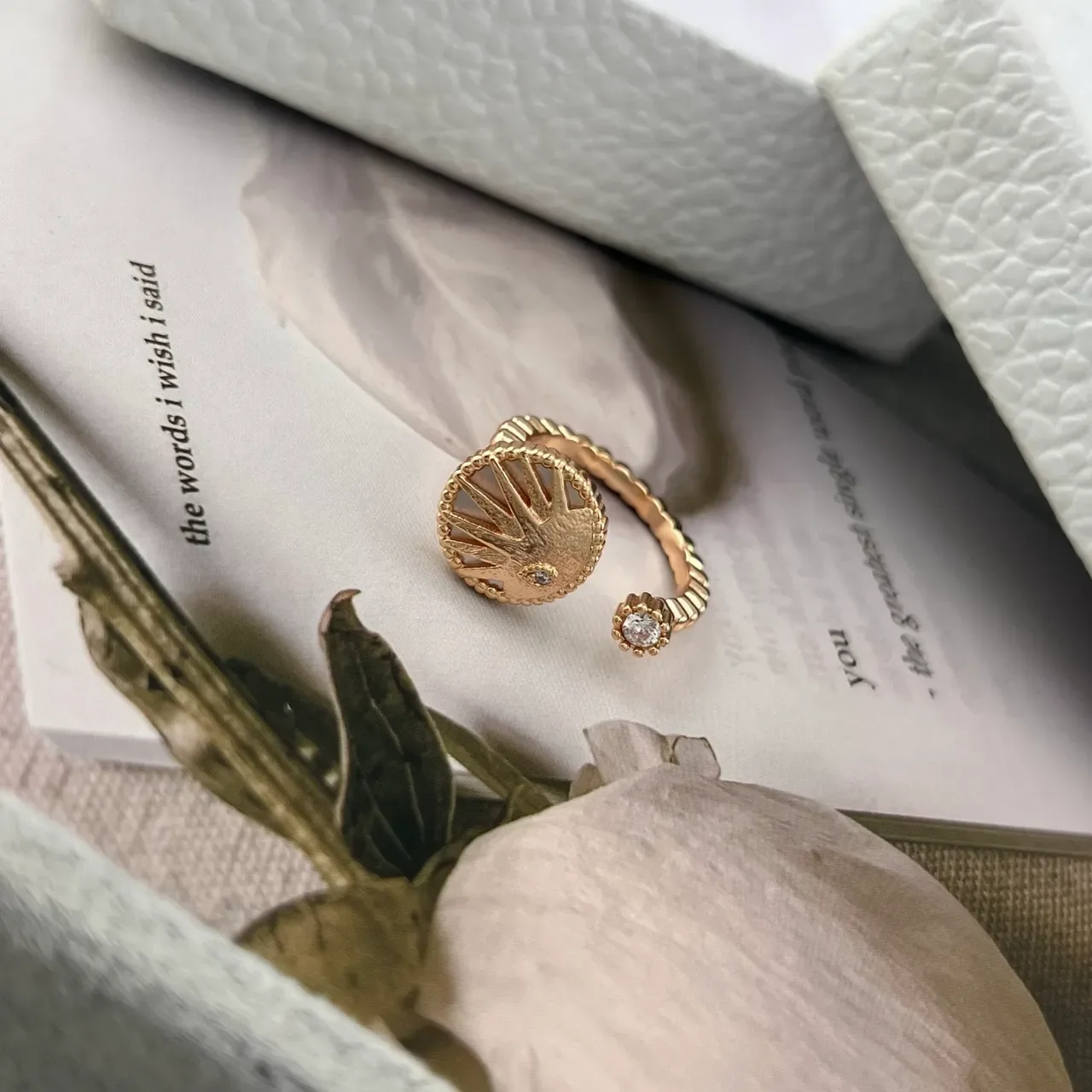 Gold Silver Open-Adjustable Band Circular Sunburst Motif Ring 4